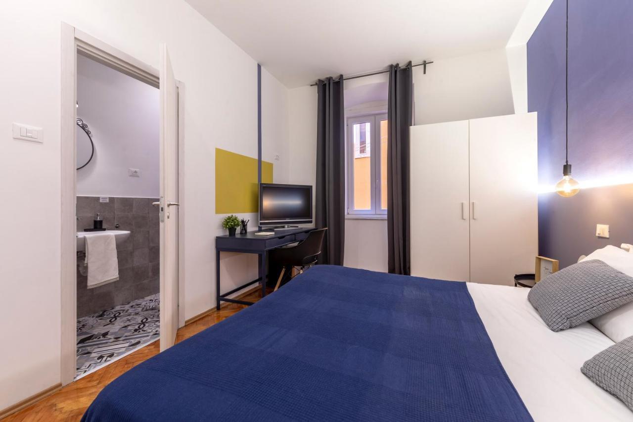 Lovely Guest-Room With Private Bathroom 트리에스테 외부 사진
