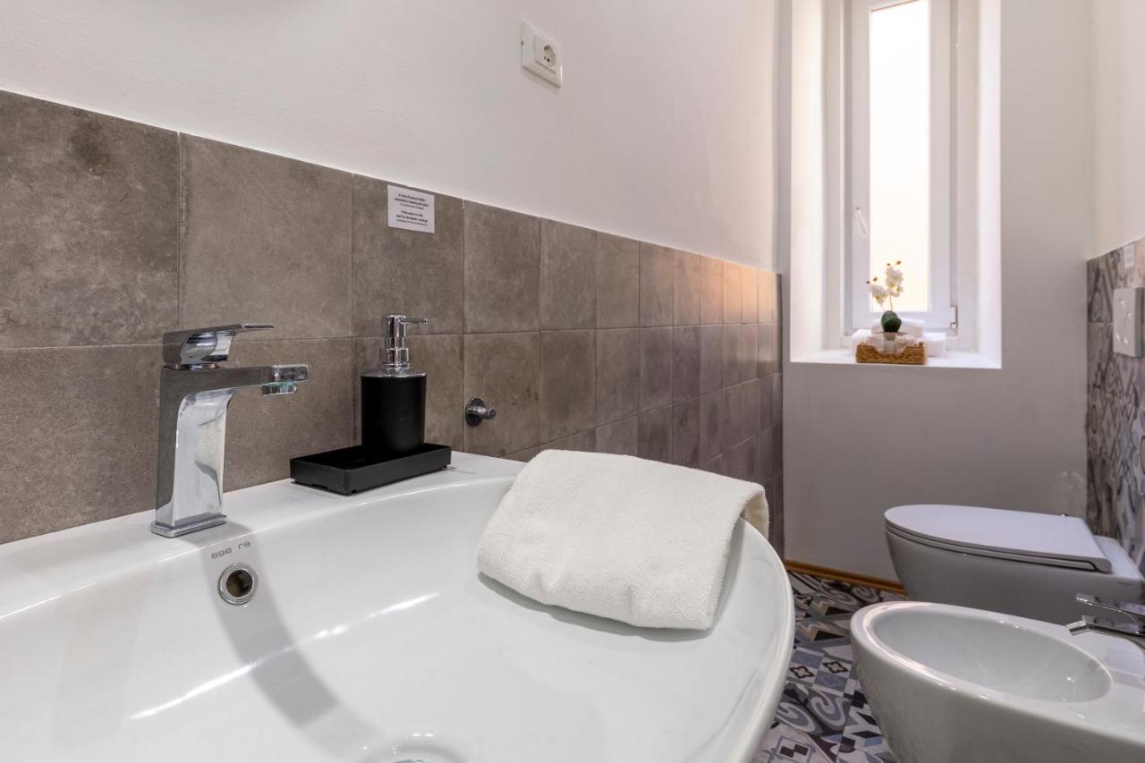 Lovely Guest-Room With Private Bathroom 트리에스테 외부 사진